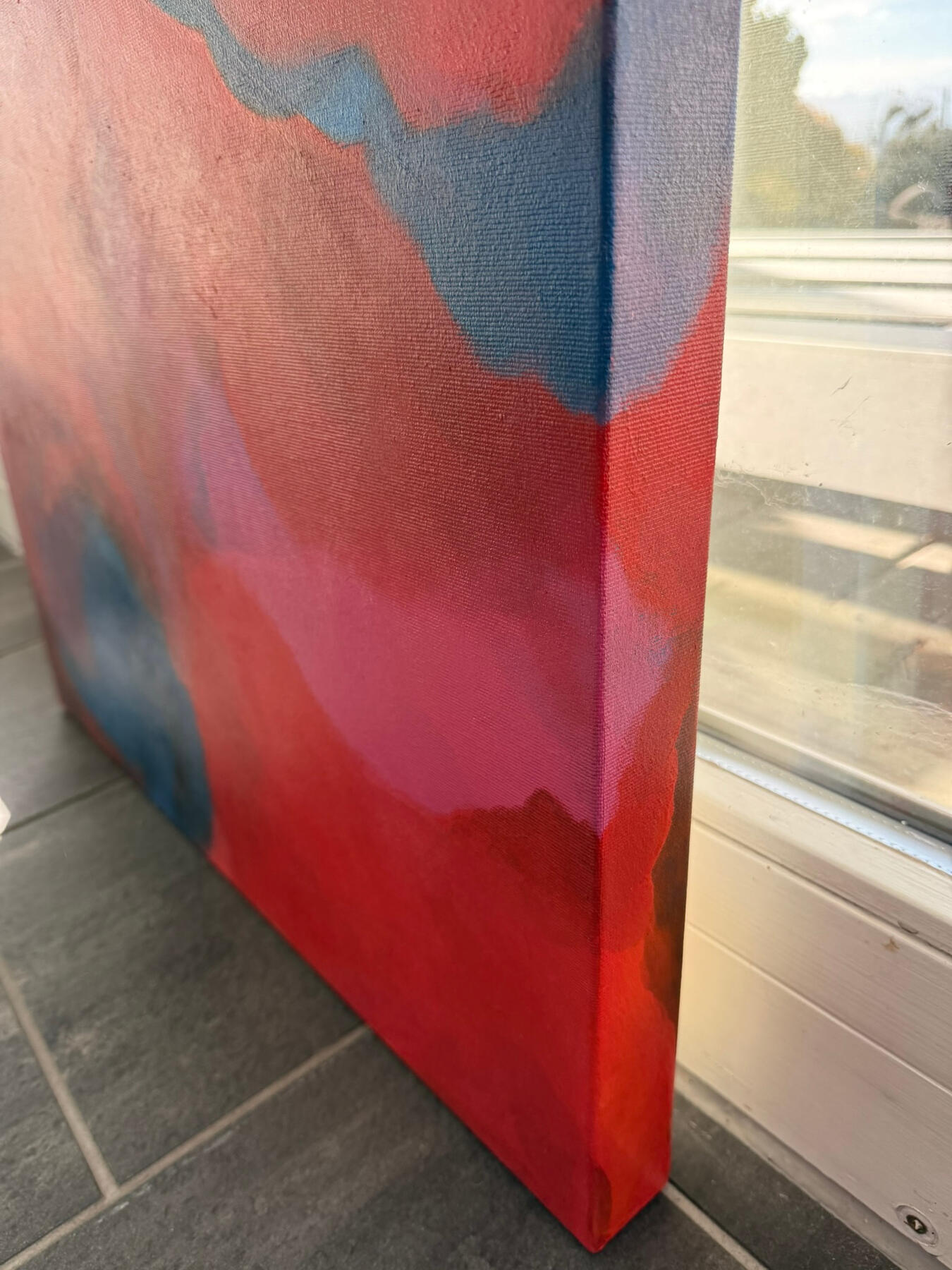 Seitliche Ansicht von A Space of My Own mit bemalter Leinwandkante und sichtbarer Tiefe des Galeriekeilrahmens.
