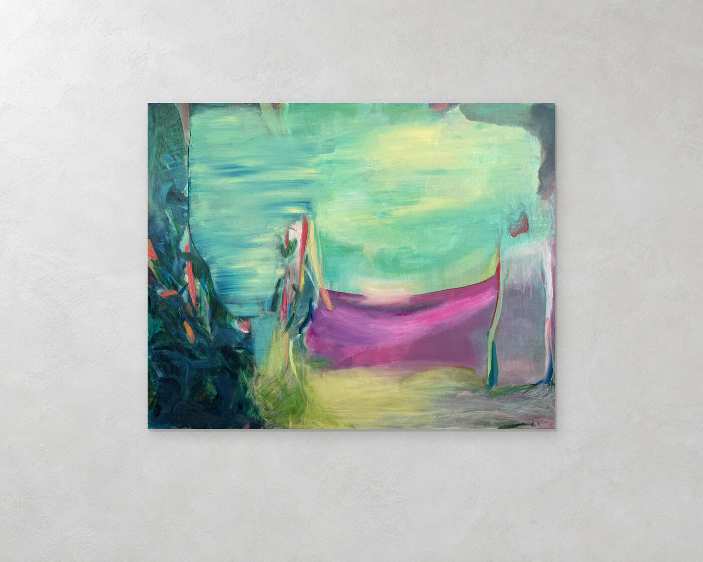 Nachklang, 100 × 80 cm, in einer fiktiven modernen Wohnsituation mit Edelstahl-Sideboard. Raumsimulation.